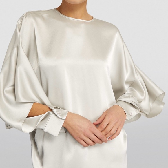 💕NWT St John Collection Liquid Satin top and pant Size: Top: M, pant: 10. - Picture 6 of 12